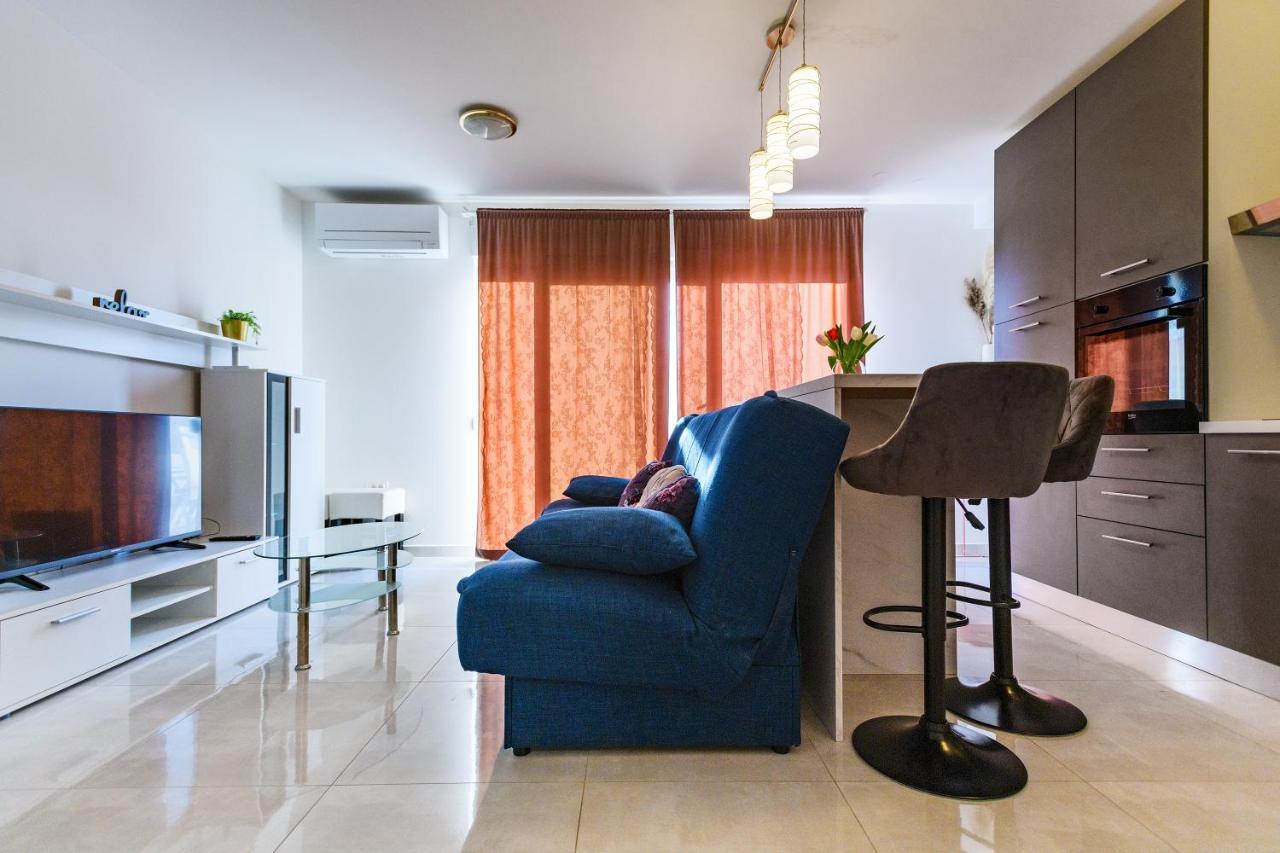 Holiday Apartment Zadar - With Summer Balcony And Parking Exterior photo