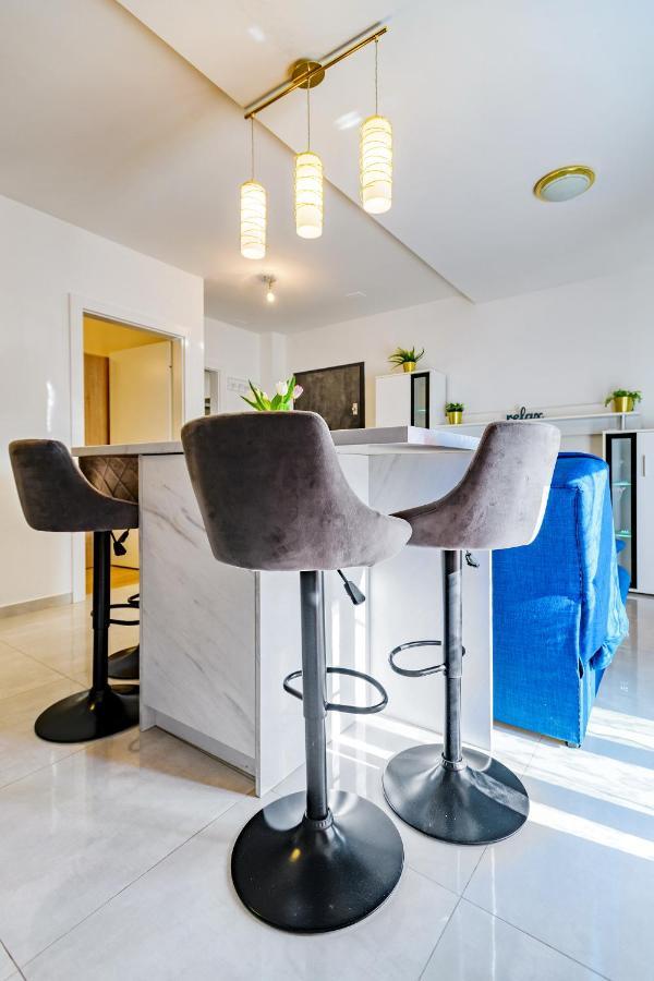 Holiday Apartment Zadar - With Summer Balcony And Parking Exterior photo