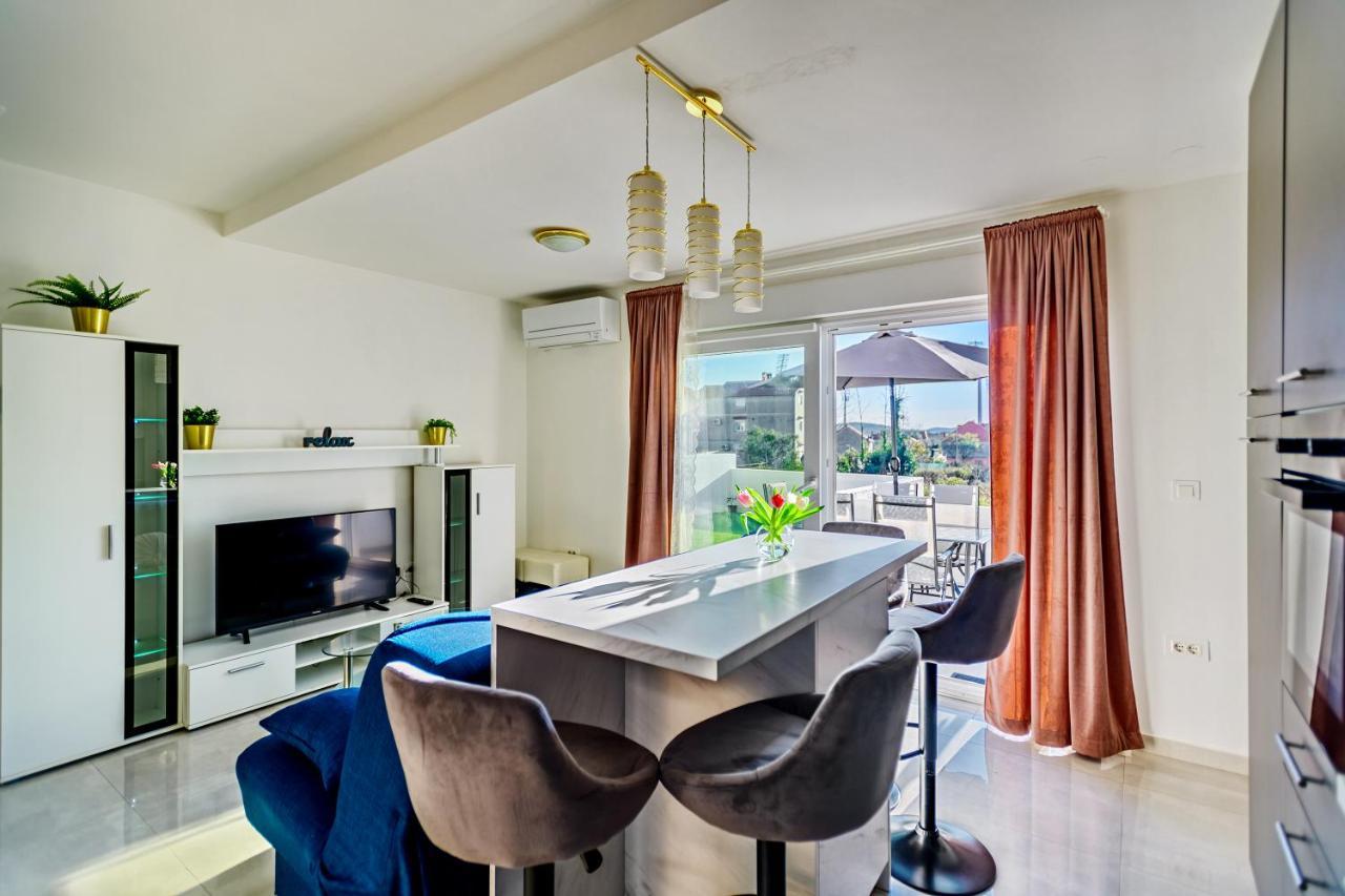 Holiday Apartment Zadar - With Summer Balcony And Parking Exterior photo
